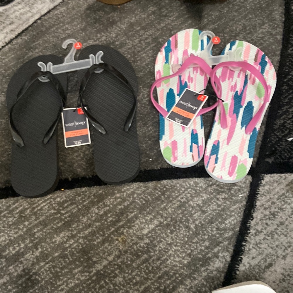 NWT West loop flip flops